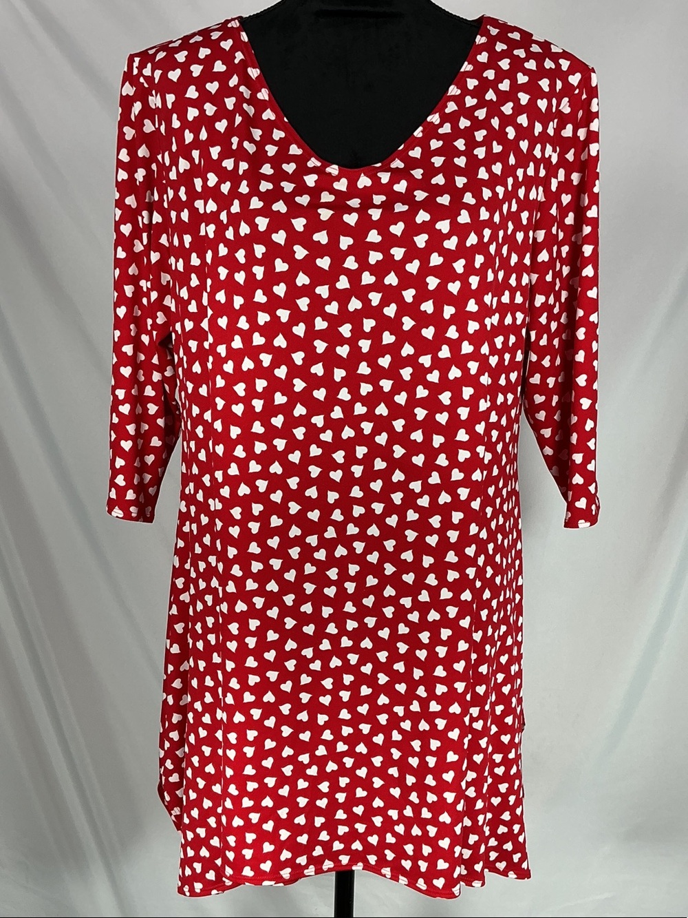 Vikki Vi Plus Size 1X Red White Heart Print Travel Knit Sharkbite Tunic Top